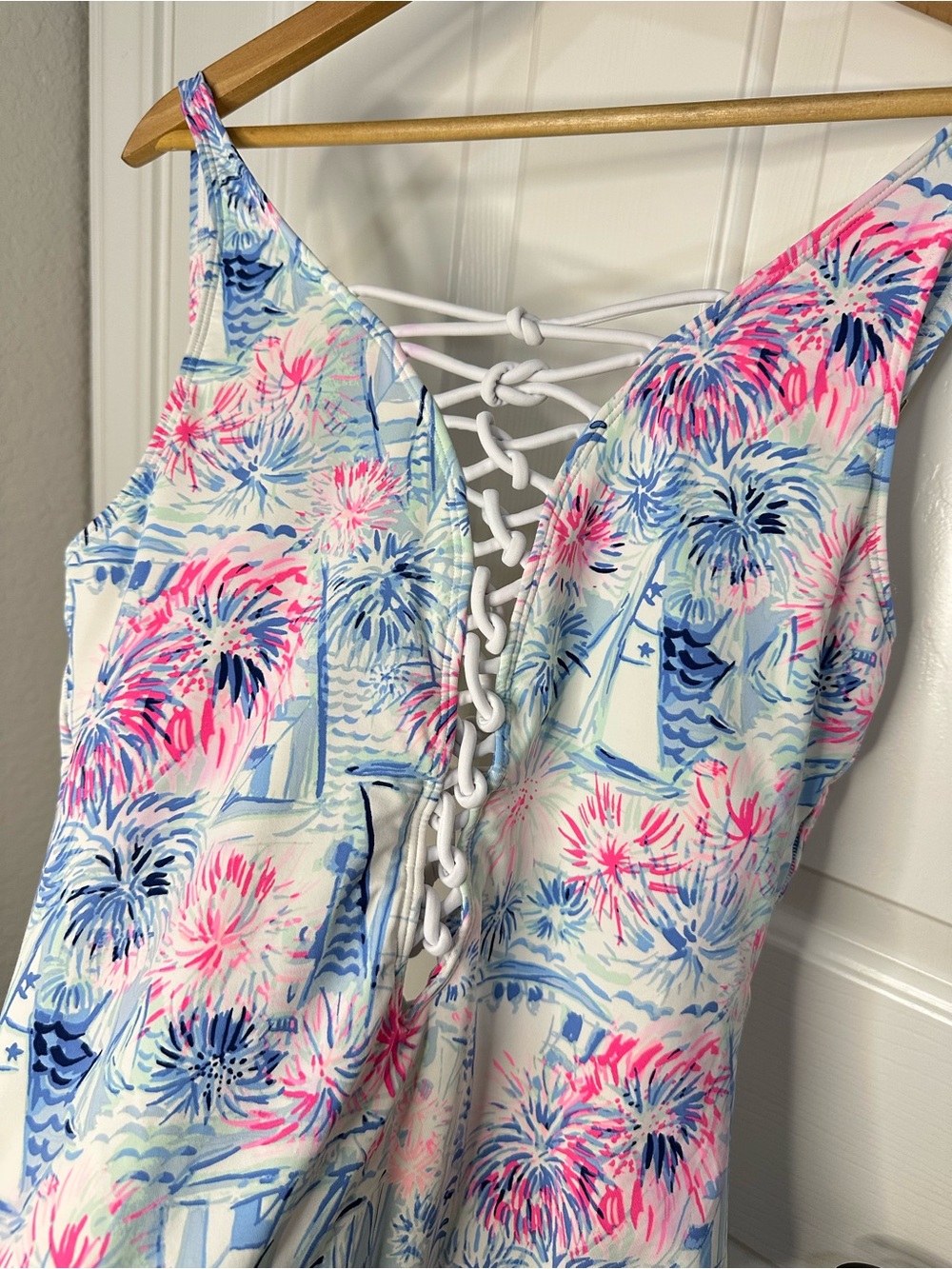 Lilly Pulitzer Isle Lattice Blue Sea to Shining Sea One Piece Swimsuit Sz 10 - Picture 3 of 10